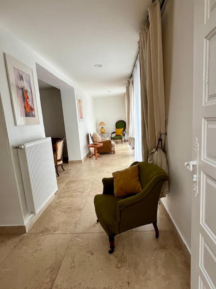 Apartment Symphonie Meuble *